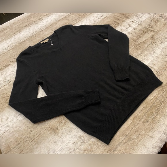 NWOT💝AMICALE Cashmere V-Neck Sweater Size S - Picture 6 of 14